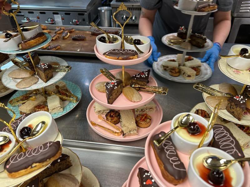 Richflairstv's tweet photo. While Iโm out having beers at the brewery, my girl hosted a tea party and made everything here from scratch.
Ever hosted a southern tea party in the south?! GGs pretty much! #Oooooof ๐ https://t.co/IxtqRM1sQp