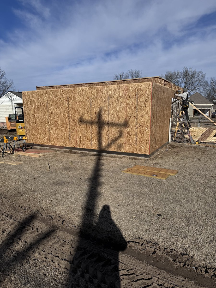 FixedRemodeling's tweet photo. Everything is taking shape over here #tulsaremodelingcontractors #tulsaoklahoma #tulsaremodeling #groundupconstruction #garage #fixedconstructionandremodeling #newgarage #outwiththeoldinwiththenew #coldweather #fixed2024 #sapulpaoklahoma #sapulpa #barebones #smallbusiness... https://t.co/phwSnwZ2lu
