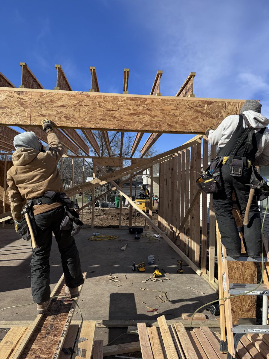 FixedRemodeling's tweet photo. Everything is taking shape over here #tulsaremodelingcontractors #tulsaoklahoma #tulsaremodeling #groundupconstruction #garage #fixedconstructionandremodeling #newgarage #outwiththeoldinwiththenew #coldweather #fixed2024 #sapulpaoklahoma #sapulpa #barebones #smallbusiness... https://t.co/phwSnwZ2lu