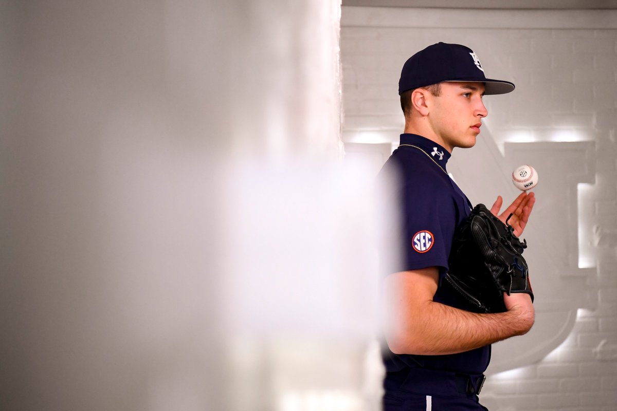 Intro video: loading. ⌛️ #WarEagle