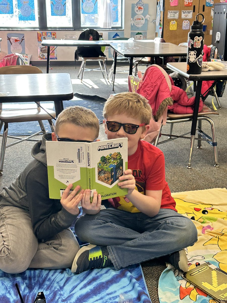 Dive into a good book for read a thon today 🌊 !! <a href="/SalemElementary/">Salem Elementary</a> <a href="/MrsMDamore1st/">𝕄𝕖𝕒𝕘𝕒𝕟 𝔻𝕒𝕞𝕠𝕣𝕖</a>