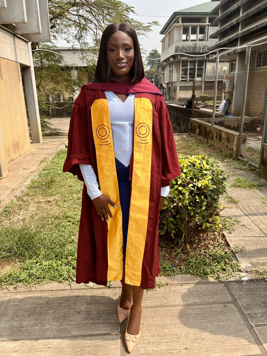 favourwarri's tweet photo. BSc (Hons) Computer Engineering in the bag🥰

I Graduated from the University of Lagos with 2nd Class Upper✨ 

I came I saw and I conquered and showed them say warri no Dey carry last. 😎😎 https://t.co/RgiMI60OkU