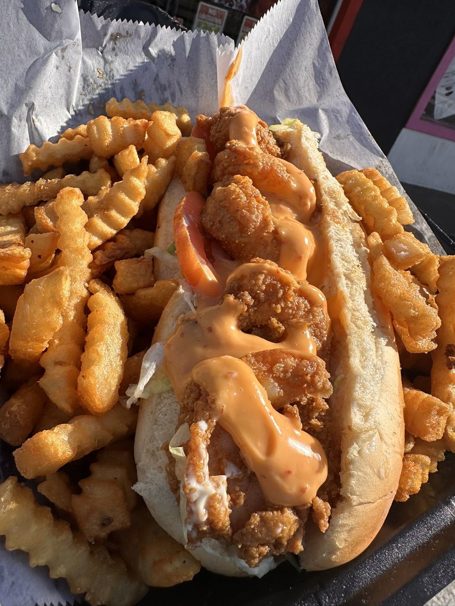 Lit Ass Wings tweet media