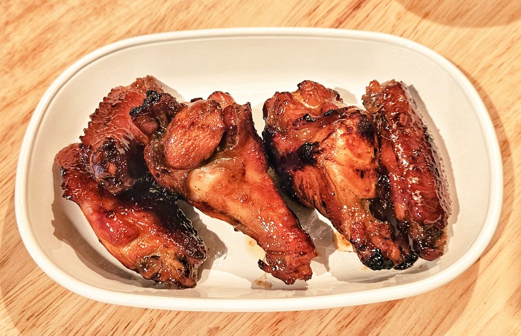 TBlvd23's tweet photo. Before and After
#chickenwings #FilipinoStyle #marinade #bbqglazed #JuneOven #foodporn #foodie #homemade https://t.co/h5trgImGH1