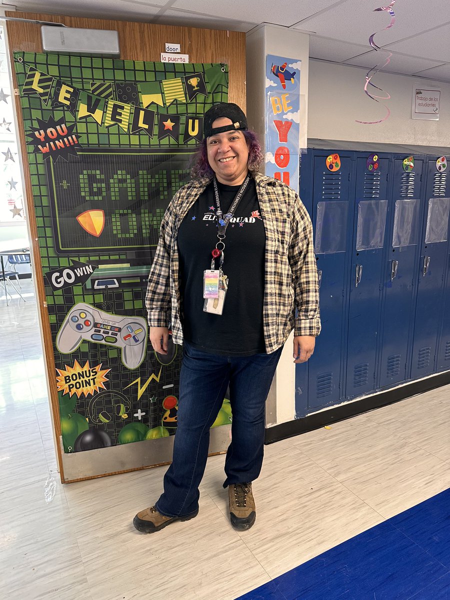 WMAndersonES's tweet photo. Totally 90’s Friday at school today! A great way to end our week with high quality instruction, engagement, and a little fun! #LEVELUP #WeAreFamily #Totally90s https://t.co/7RV6pimMZX