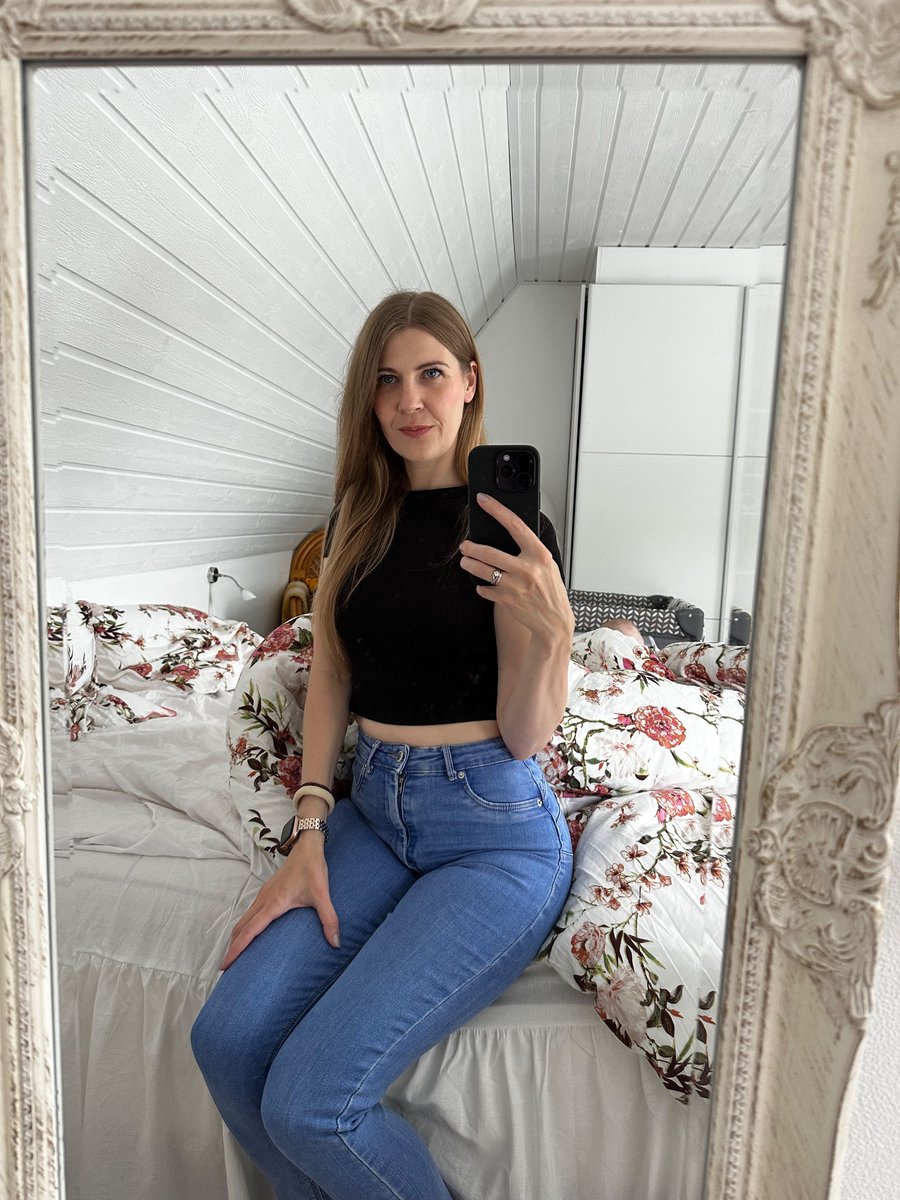 MandyPortius's tweet photo. In der Stille der eigenen Gedanken finden wir oft die tiefsten Erkenntnisse. Ein Moment der Reflexion kann die Tür zu neuen Perspektiven öffnen. 🌿✨ #Nachdenken #Selbstreflexion https://t.co/VIRC5EjivF