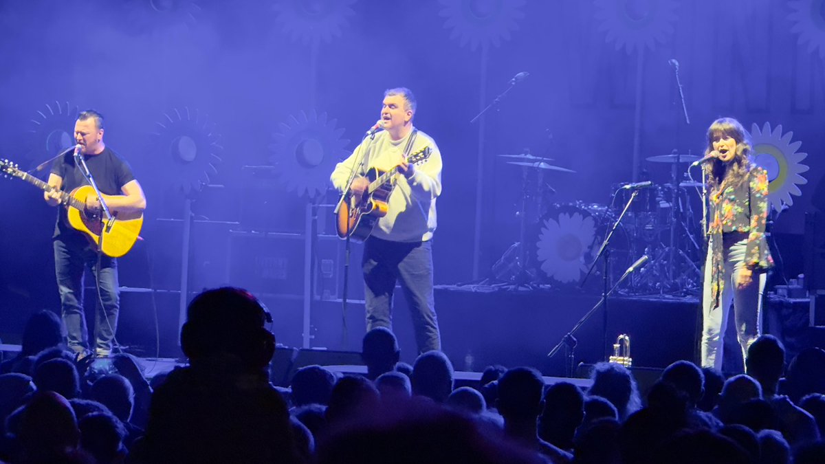 So nice to see <a href="/edcosens/">Ed Cosens</a> <a href="/laura_dorothy/">Laura McClure</a> and <a href="/Reverend_Makers/">Reverend&TheMakers</a> blasting tunes at the Apollo.