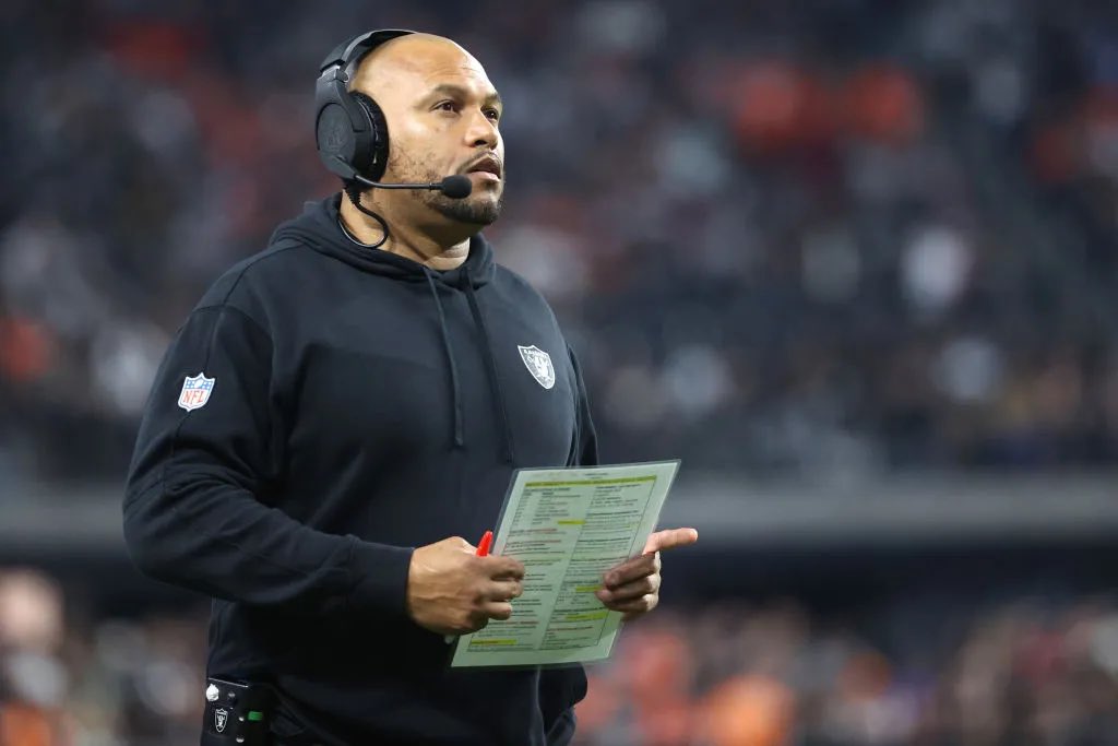SleeperNFL's tweet photo. BREAKING - The Las Vegas Raiders are finalizing a deal that will make Antonio Pierce their next Head Coach, per @AdamSchefter https://t.co/SRZVCyX1UX