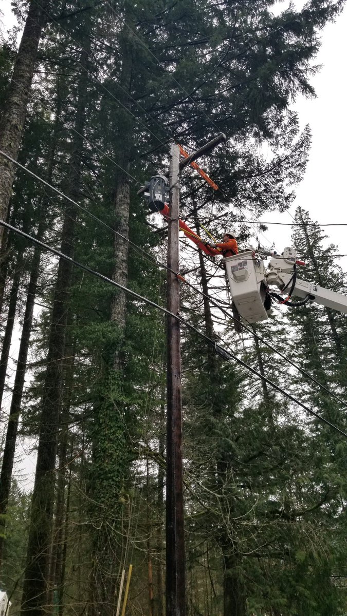 tannerelectric's tweet image. ⚡️ Tanner Electric Members: We're actively addressing the North Bend outages swiftly and safely. Your patience is appreciated as we work to restore power. #NorthBend #PowerOutageUpdate ⚡️🔧