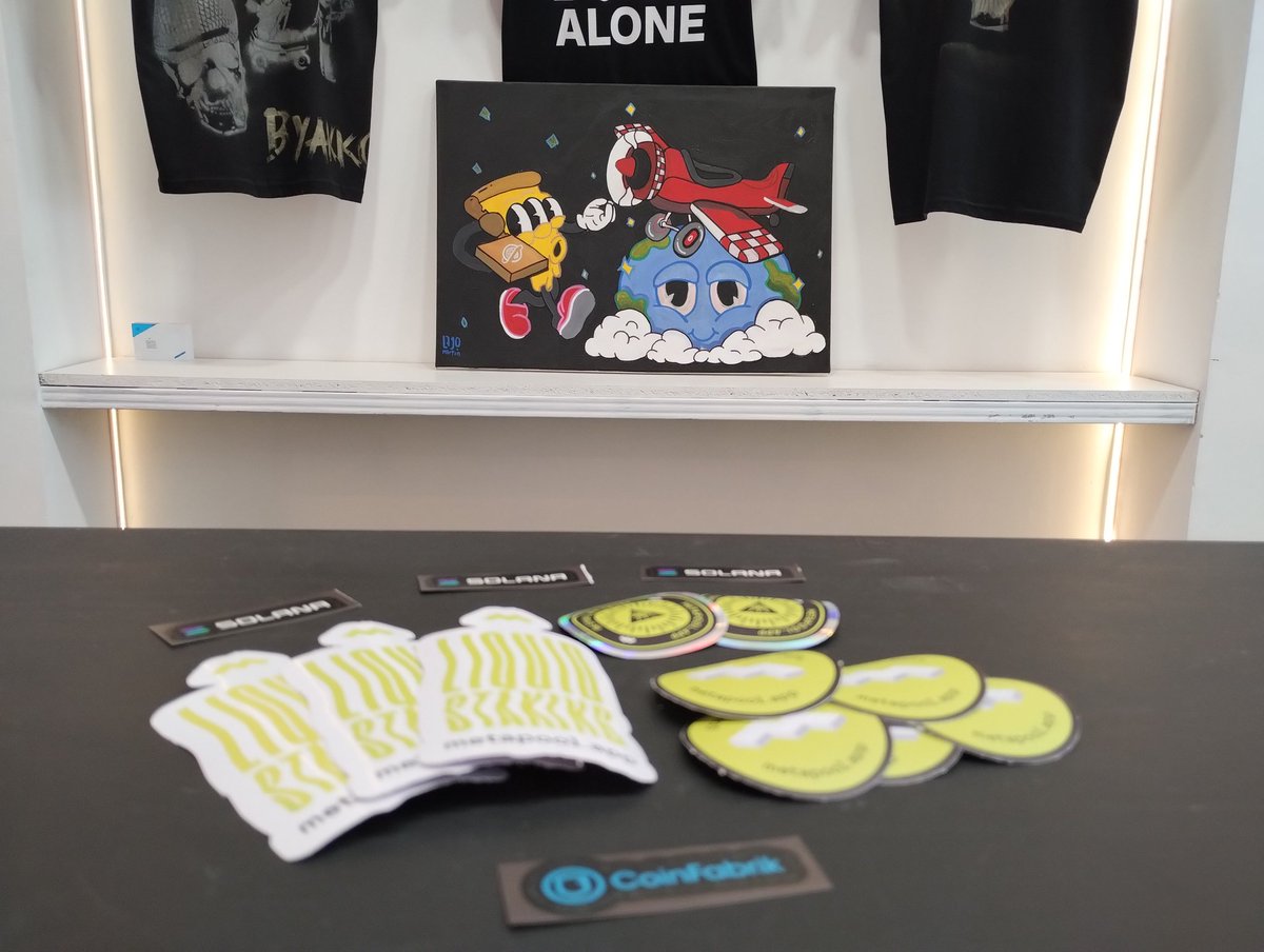 VoodooKingX's tweet photo. #SolSessions eating the best @Pizza_DAO with @meta_pool and @coinfabrik #StakeSOL https://t.co/aJZ5evL6e2
