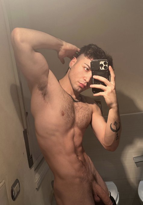 gym pump was insane yesterday ? https://t.co/0ot01YxKYP