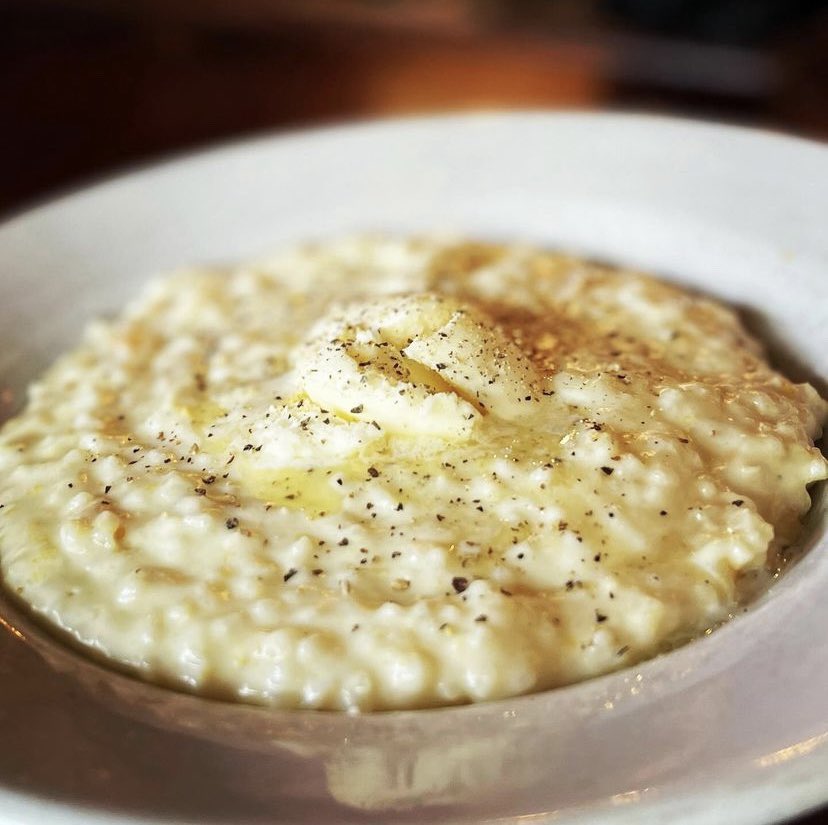 Simple, yet SUBLIME! These are some gorgeous Grits, y’all. Shout out to the chefs at Circa in Seattle for reminding us that hot grits are perfect for cold and gloomy days. 🌽❤️‍🔥

🍽️: Hot Anson Mills White Grits with white cheddar, &amp; fresh roasted corn✨

instagram.com/p/C2QZSg2pH_I