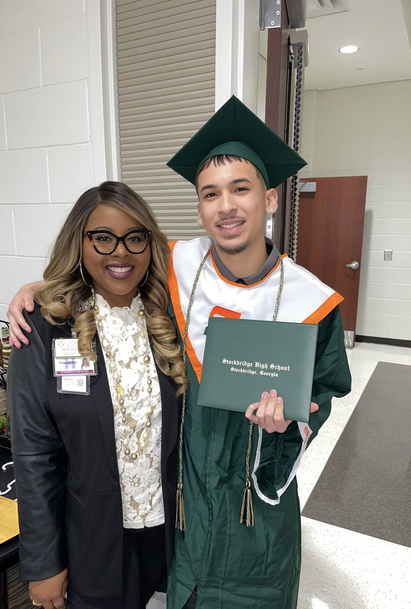 TheMTSSLady's tweet photo. Best part of the job is to see the fruits of your labor! #GradCoach #WinterGraduation
#RealationshipsMatter https://t.co/I45tzQrylr