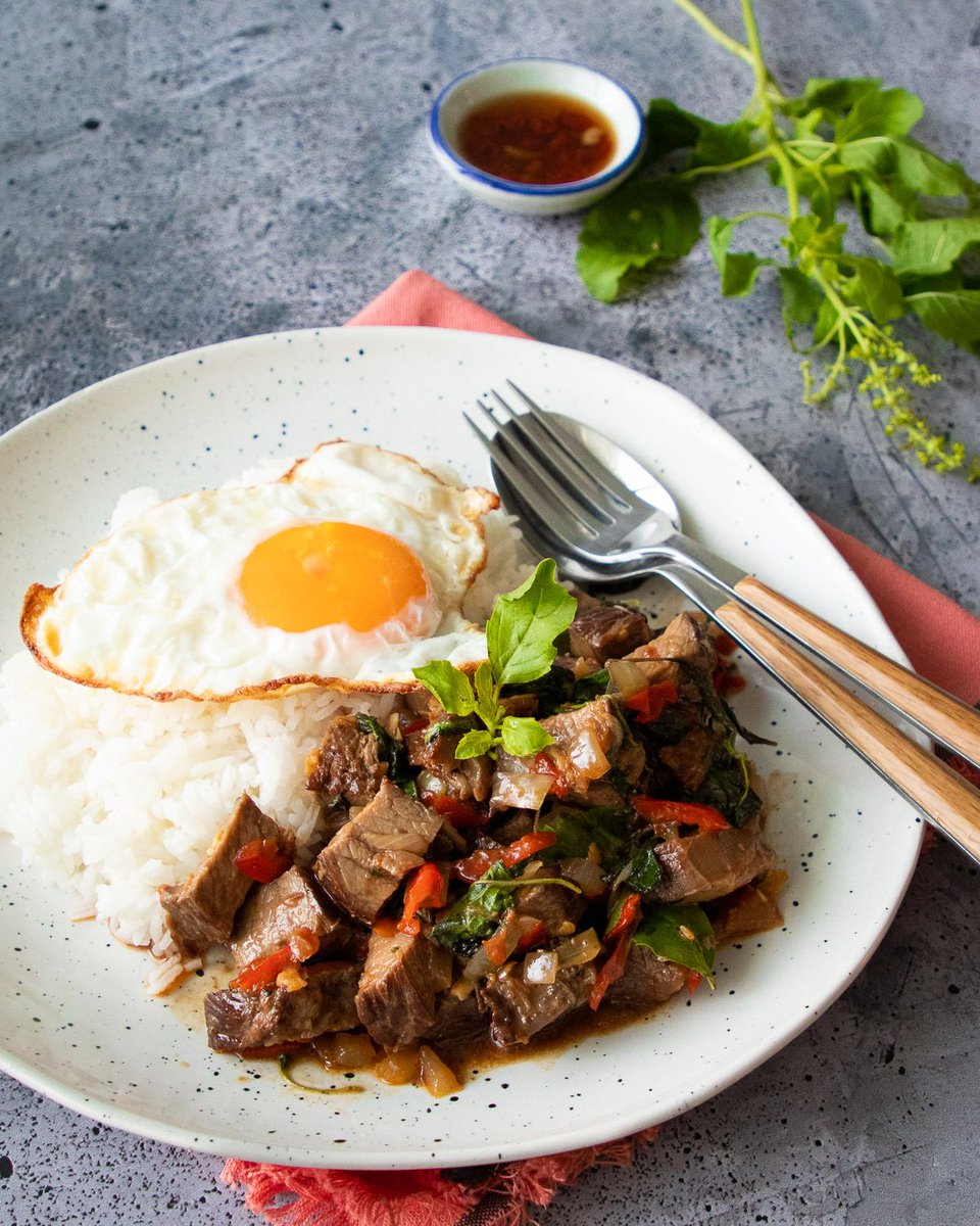 NEW RECIPE: How to PAD KRA PAO Anything! 
One formula, and you can turn anything you have into Thailand's national dish: Holy basil stir fry!
VIDEO: youtu.be/fYhTo_gb1G8 
RECIPE: hot-thai-kitchen.com/pad-kra-pao-an…