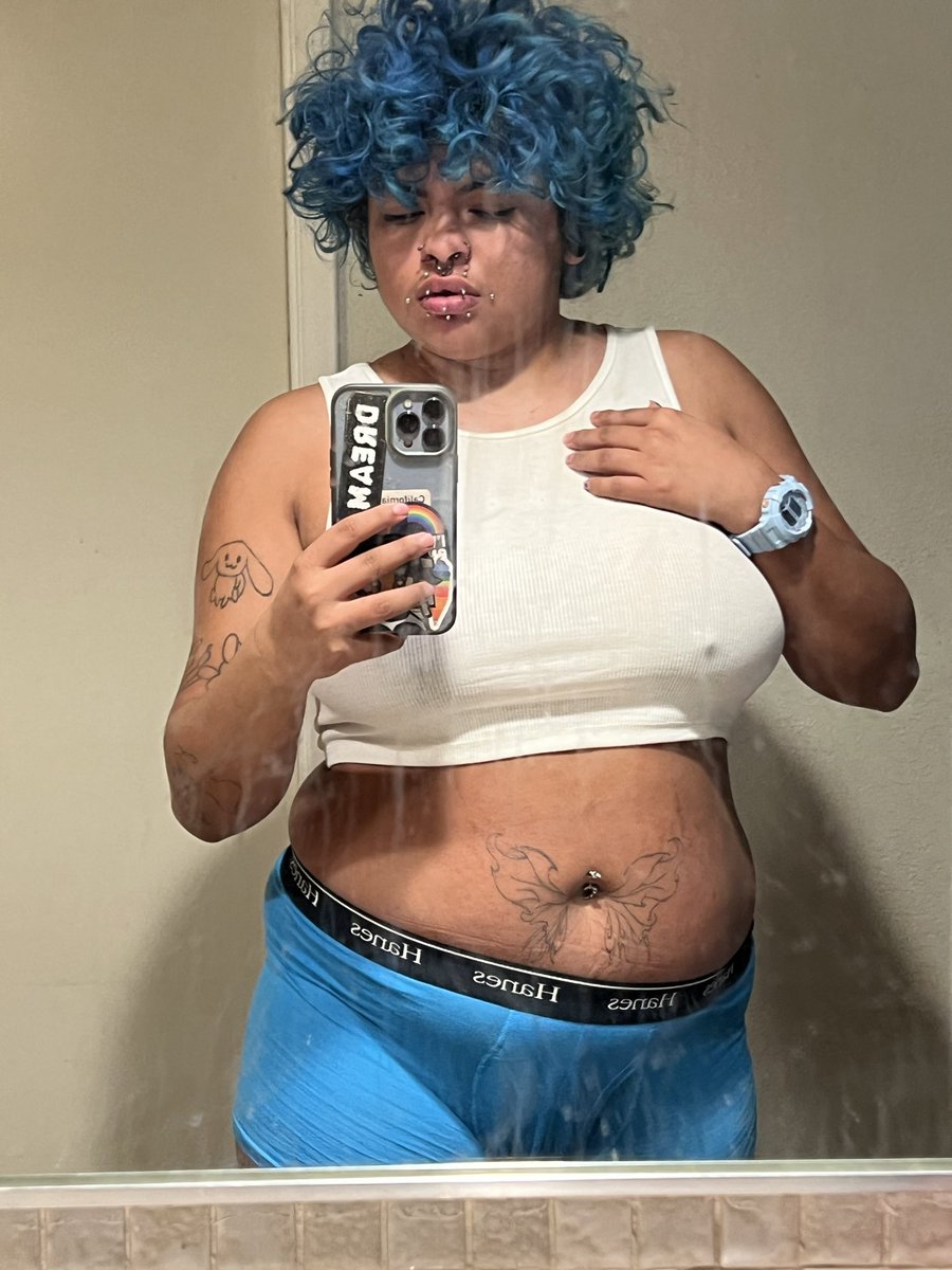 wybiehonk's tweet photo. friendly reminder if you’re attracted to me you’re gay 

#nsfw #ftm #trans #genderfluid #femboy https://t.co/nWUm6ySqX2