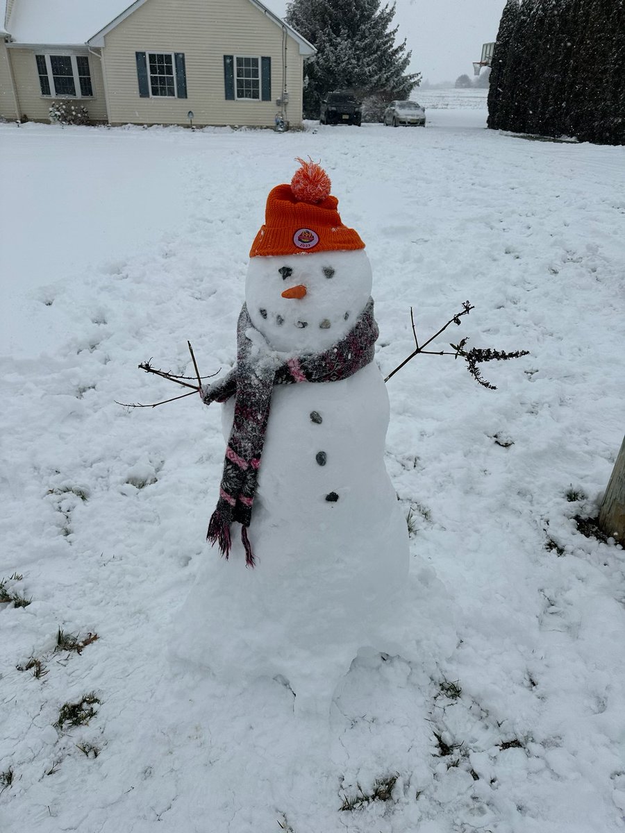 Gapman217's tweet photo. @6abc @CecilyTynan @6abcadamjoseph our @6abc snowman @rickwilliams6 by Peyton  Oswald”6” and Ryleigh Mathis”11” https://t.co/wMMiWdip52