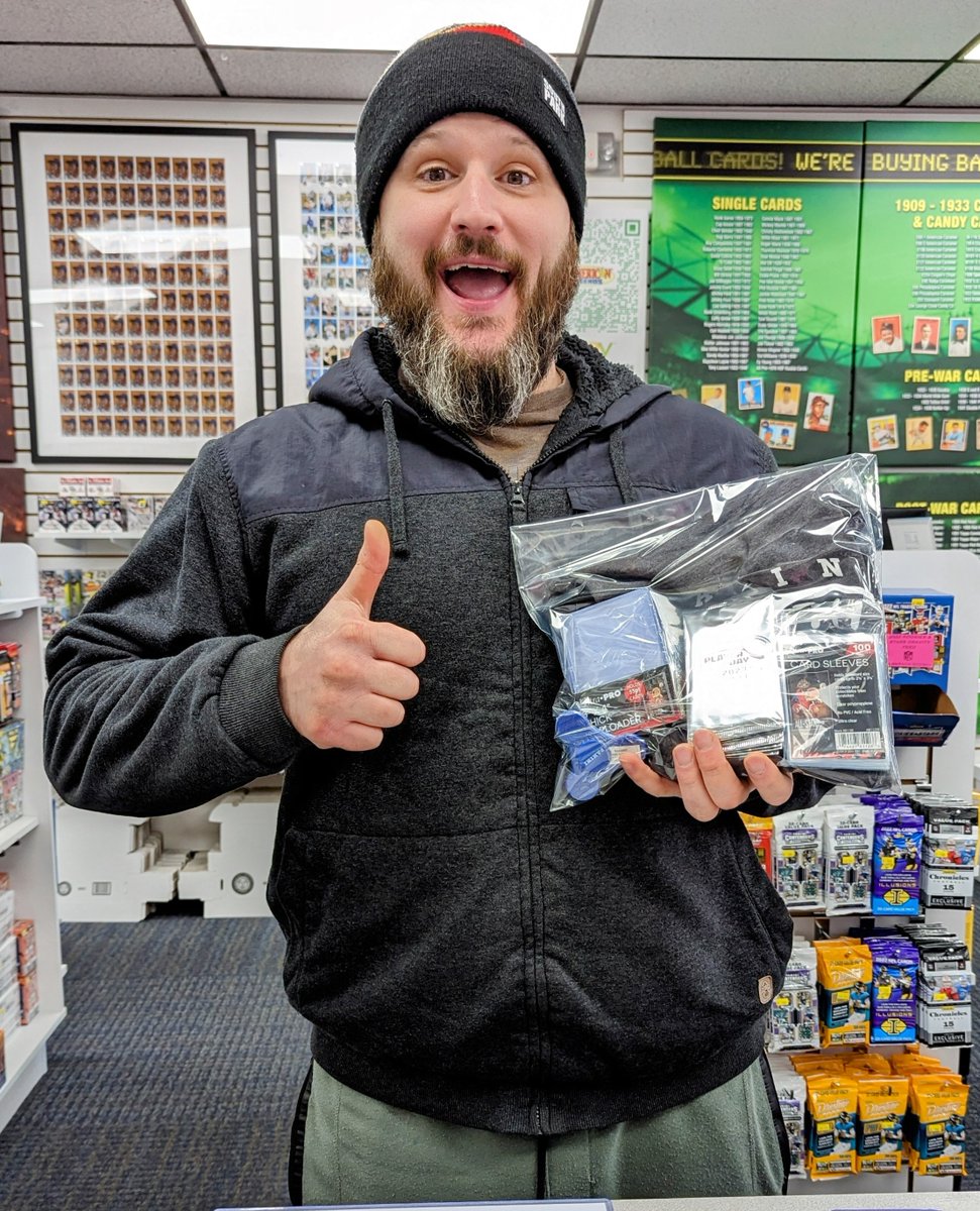 AmerLegends's tweet photo. Congrats to Nick, our 2nd @PaniniPOD weekly #nflpod winner! Nick takes home this nifty prize pack &amp; is entered into the Grand Prize drawing for the signed, ltd/ed #keyshawnjohnson card &amp; more goodies! 👏🏈 #paniniamerica #whodoyoucollect #amerlegendsny @PaniniAmerica https://t.co/RHdcoVDTAA
