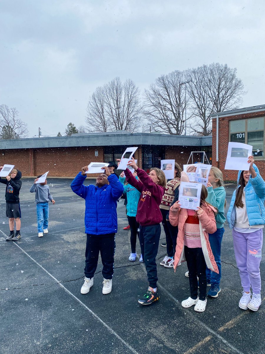 srboehling's tweet photo. Craziest weather of the school year during our weather unit?! What a great way to combine learning&amp;nature in real time! Today we made cloud finders,&amp; sure enough the class spotted those stratus clouds, then they caught snowflakes to observe their unique crystal formations!❄️🌨️ https://t.co/grxxY0dM78