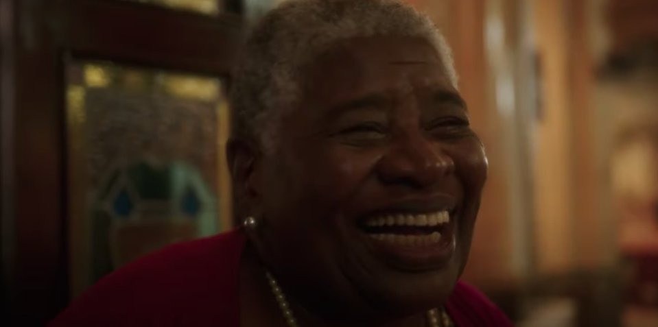 Eloá Pimenta em "Bixiga: Caminhos para Saracura" explicando pq as escolas de SP têm "um fragmento do Vai-Vai, um fragmento do Bixiga": "É gostoso você ir a Sapopemba e escutar a Combinados. A batida da batucada dela é quase igual à batucada do Vai-Vai." youtube.com/watch?v=VOhIt7…