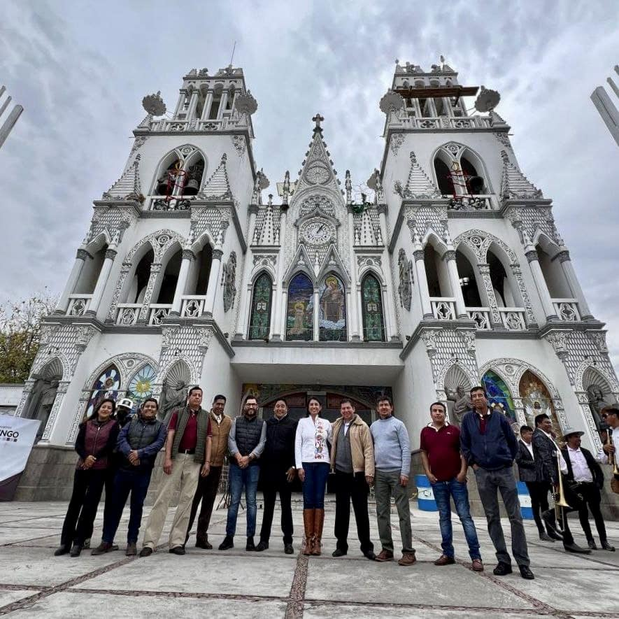 AngieAlvaradoJ's tweet photo. Como parte de nuestro Programa Municipal Preservando Nuestro Legado 🙌, dimos el Banderazo de Inicio de la Rehabilitación de Pintura Exterior de nuestra Iglesia del Carmen ⛪.

Gracias a las #SanasFinanzas de esta administración, otorgamos 250 mil pesos para estas obras🔝. 

El trabajo nunca se detiene, y la transformación de #HuejotzingoPuebloMágico continúa 😎🫶. Felicito a la Comisión por su gran trabajo y amor por este recinto ♥️.
 
#HuejotzingoPuebloMágico 🤩🔝 es rico en cultura, tradiciones y arquitectura, por ello, destinamos recurso 💯 % Municipal para preservarlos 🤗.

#LaTransformaciónDeHuejotzingoNoSeDetiene 🤛