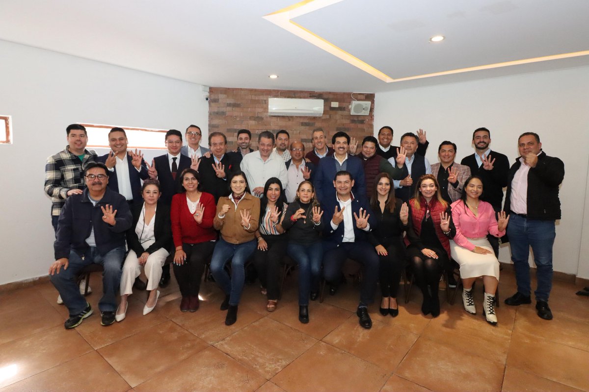 Para mantener la unidad, la líder y secretario de @MorenaSi_Puebla, Olga Romero y Agustín Guerrero y presidentes de <a href="/PTPueblaOficial/">PT Puebla</a>, Nueva Alianza <a href="/fuerzaxmexico/">Fuerza X México Oficial</a>, <a href="/PVEM_Puebla/">Partido Verde Puebla</a> y <a href="/armentapuebla_/">Alejandro Armenta</a> sostuvieron encuentro con aspirantes a la Coordinación Municipal de la 4T en #Puebla