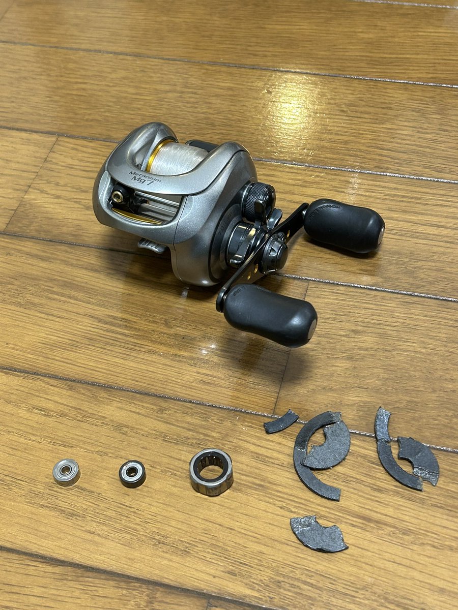 sotabass7's tweet photo. 初めてのリールのオーバーホール完了！
かっ飛びベアリングとカーボンドラグワッシャー入れてみました。春が楽しみ！
#メタニウムmg7 https://t.co/dOYs2DTKFy