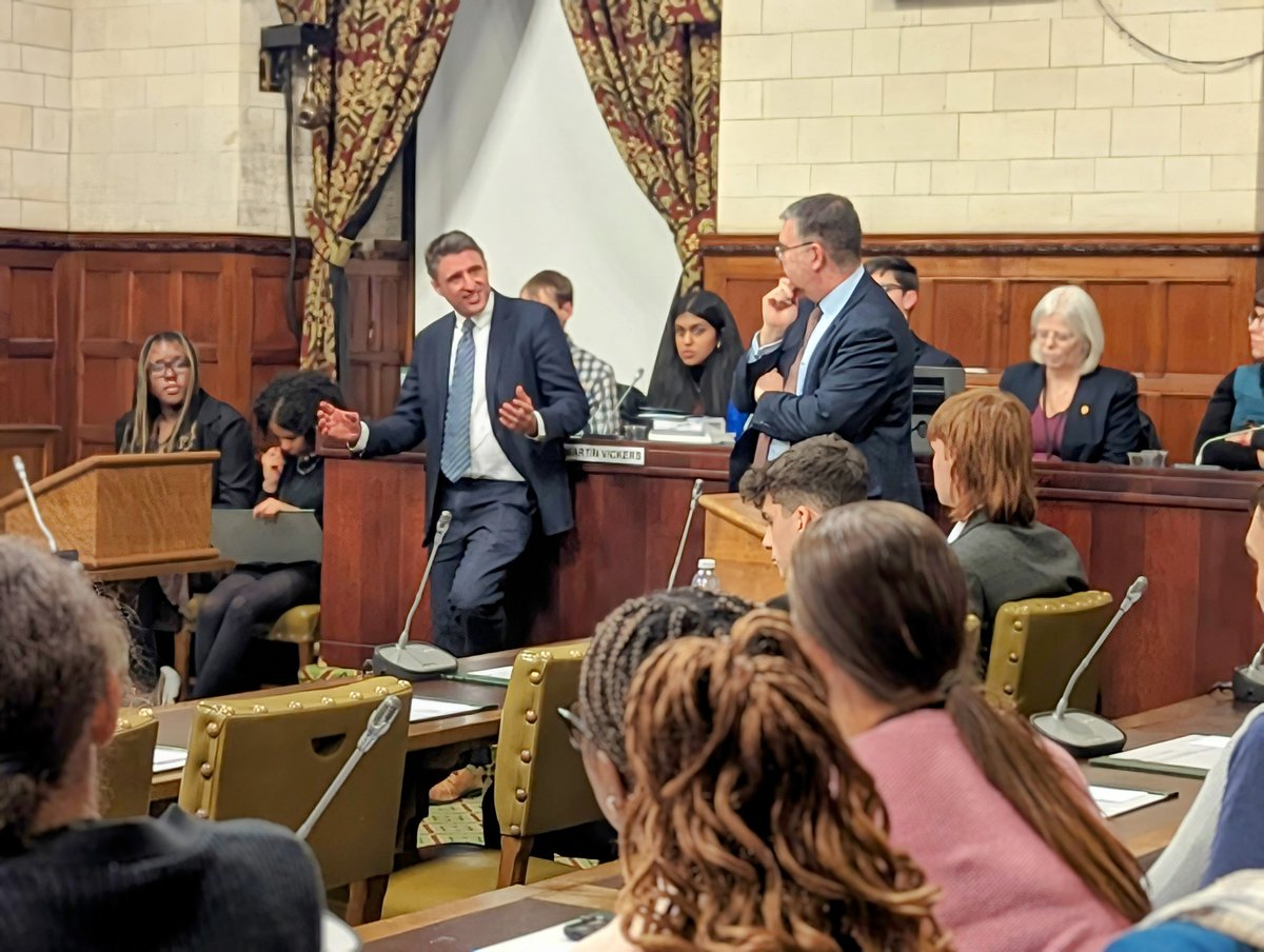 Ben_Everitt's tweet photo. A massive congratulations to all the students who took part in last night's Milton Keynes Schools Parliamentary Debate Competition final at the Houses of Parliament and of course to the winners Denbigh School 🥇 https://t.co/rh1btEMmnu