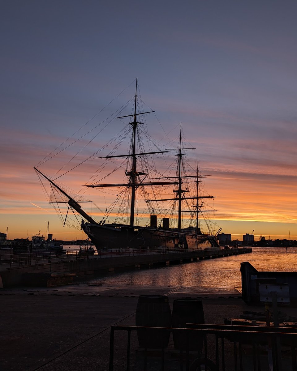 PHDockyard's tweet photo. 💜 🧡 💛 HMS Warrior

📍 Portsmouth Historic Dockyard 

📷  S. Clabby

#Sunset #VisitPortsmouth #SeasideSunset #HMSWarrior #PortsmouthHistoricDockyard #PicOfTheDay #HistoricShips #VisitEngland https://t.co/rdUO8cGiEC