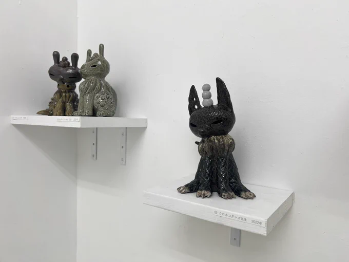 ミヤタケイコさんの個展に。こういう神様ですと言われたらそうですよねとなりそうな、とぼけているが説得力のある佇まいの作品たち。焼きに行ってる釜の話などを聞く。陶芸いいな 