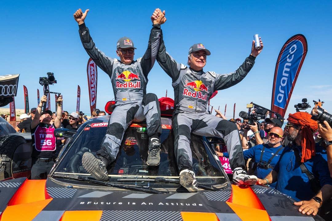 Congratulations #Matador #CarlosSainz and #LucasCruz 🥳🥳 Historic win <a href="/dakar/">DAKAR RALLY</a> #España