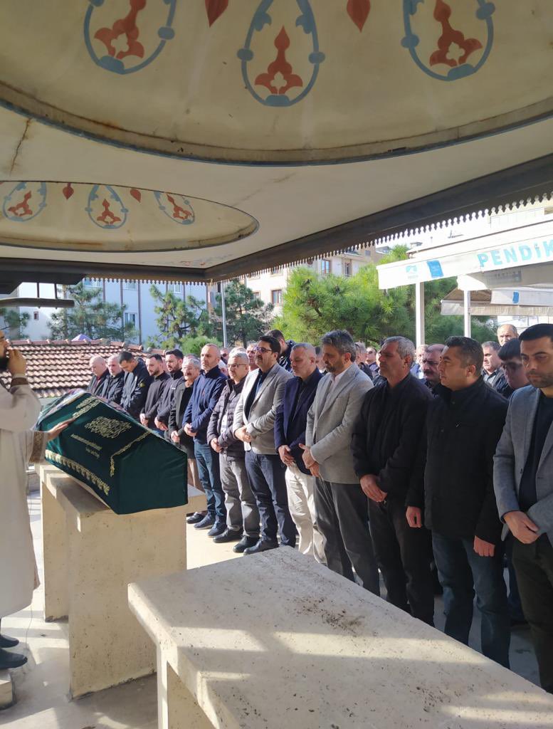 Ahmet Yesevi teşkilat mensubumuz ve Kırşehirliler Dernek başkan vekili Hidayet Kılıç’ın Rahmeti Rahman’a kavuşan validesinin cenaze namazına katıldık.  Merhumeye Allah’tan rahmet, ailesine başsağlığı diledik.