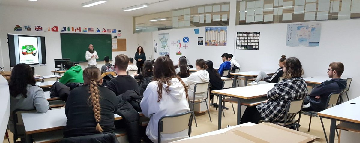 Agralecíus, Garrobillas! Mairi, lo presenteru que anda paquí el #Estremeñu! Mesmu a escuela!😍🥰😍🥰🟢⚪️⚫️