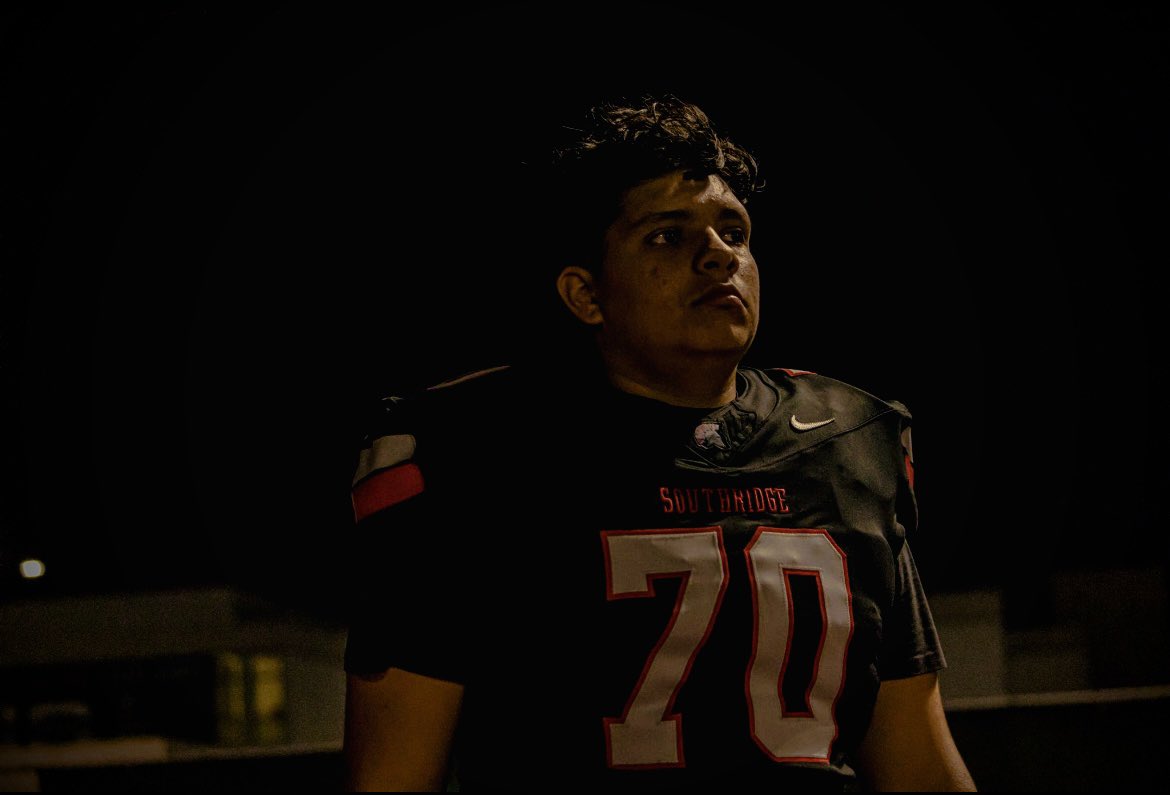 idkJacob__'s tweet photo. Check out my Full Season Highlights🚨 https://t.co/yBX19poP48  @Big_Vic_04 @JerryRecruiting @theridgefb https://t.co/ILFFIyhCp5