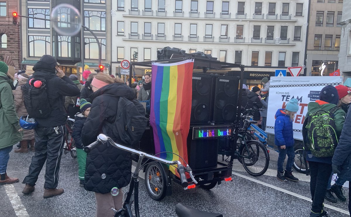 peac4love's tweet photo. 💐🍸🍷🎶🌈🧝♀️����🧝♀️🧛♀️🧞♀️🧝♀️#NoToRacim👪🧝♀️🧛♀️🧞♀️🧝♀️🌈#hamburg today🌊🌹🌄🌇🎨#GoodEvening Friends! ☮peace☮✨love💖✨ #NoWar!🌎🚴♀️🏕🍀🌱 https://t.co/aQt6FNzkXt