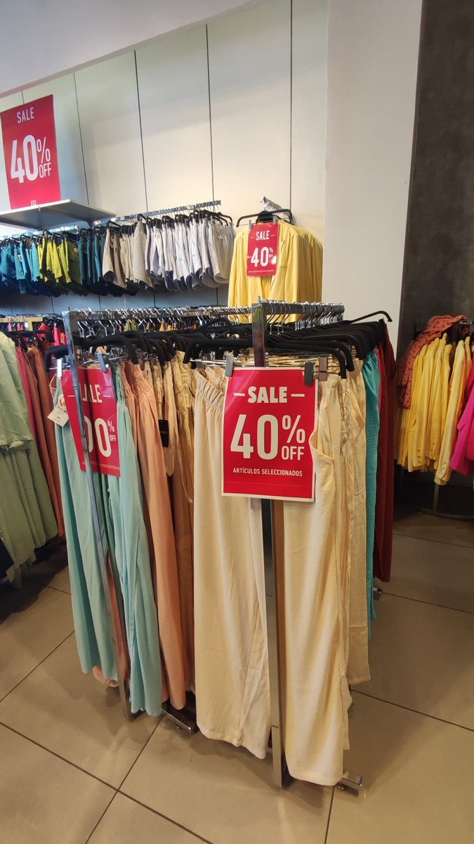 SraAhorro's tweet photo. #INFOROPA
FOREVER 21 está con hasta 60% de descuento en toda la parte de abajo hasta agotar stock, hay varias cosas de hombres que siempre me consultan.
Mucho pantalón a buen precio, short de baño, remeras, camperitas.
Para mujer por supuesto hay mucha variedad para elegir. https://t.co/lglKiboybH