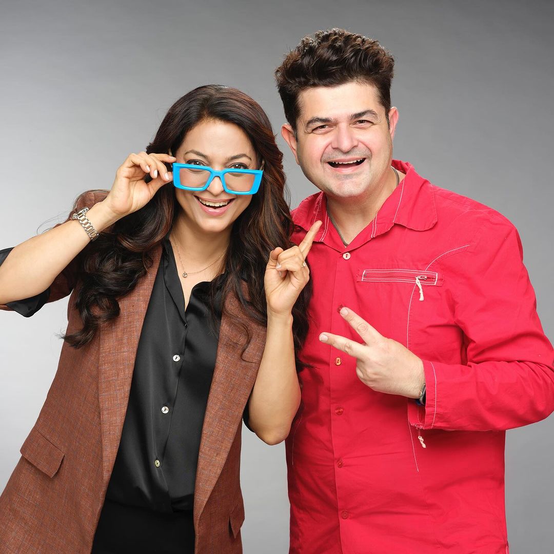 Team_JuhiChawla's tweet photo. The Glasses and Juhi Chawla @iam_juhi always a great combination..❤️❤️
#JuhiChawla #Glasses #JuhiChawlaMehta https://t.co/Tr2338lowb