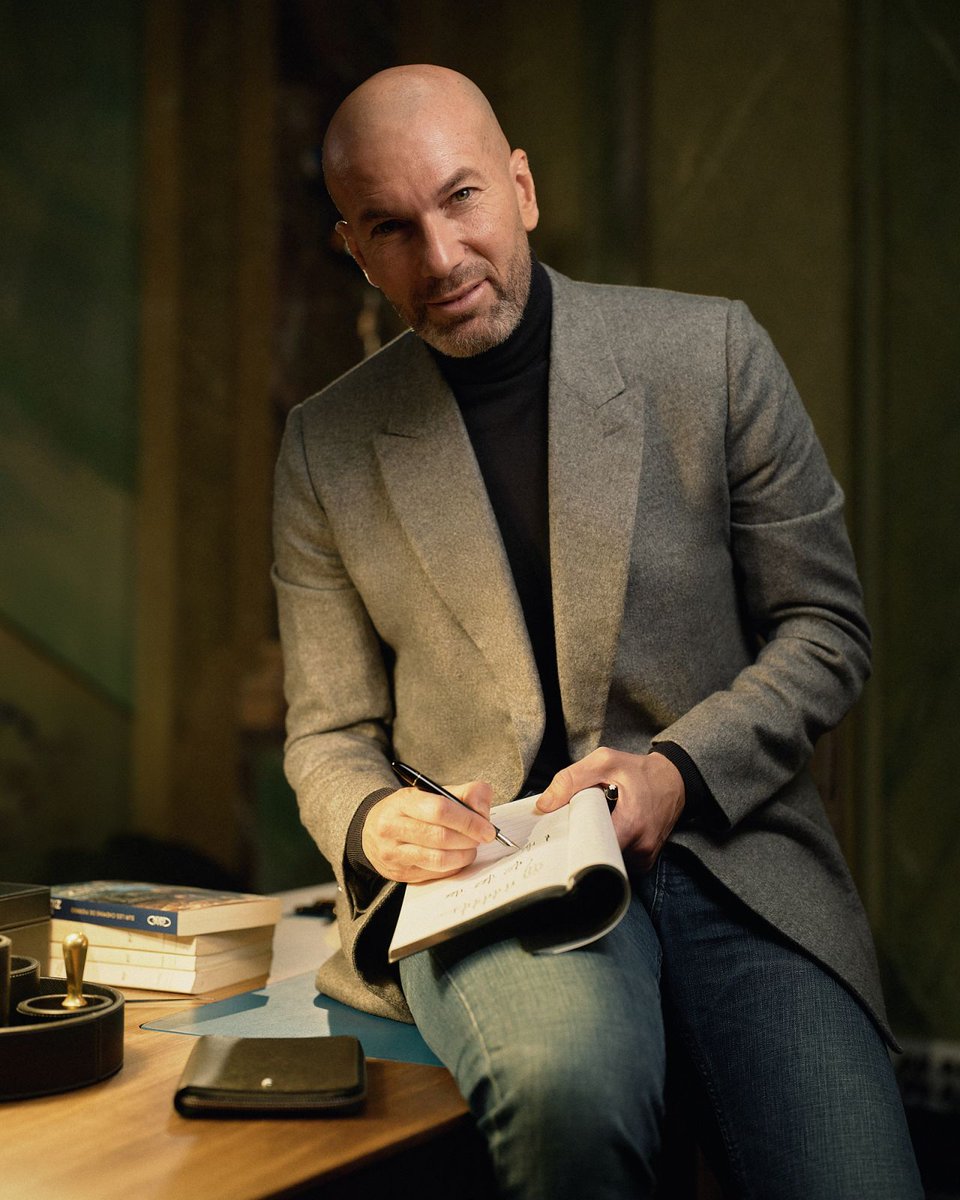 Montblanc showcased its latest leather collections and introduced the theme "The Desk" at Paris Fashion Week. The event celebrated the iconic Meisterstück's 100th anniversary. 

Learn more at Montblanc.com. 

#PFW #InspireWriting #Montblanc