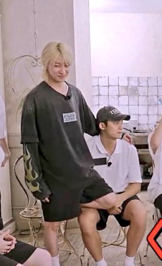 intoxmhao's tweet photo. i offer you today, gyuhao hand and leg moment. 🖤 https://t.co/8okp0xfxpl