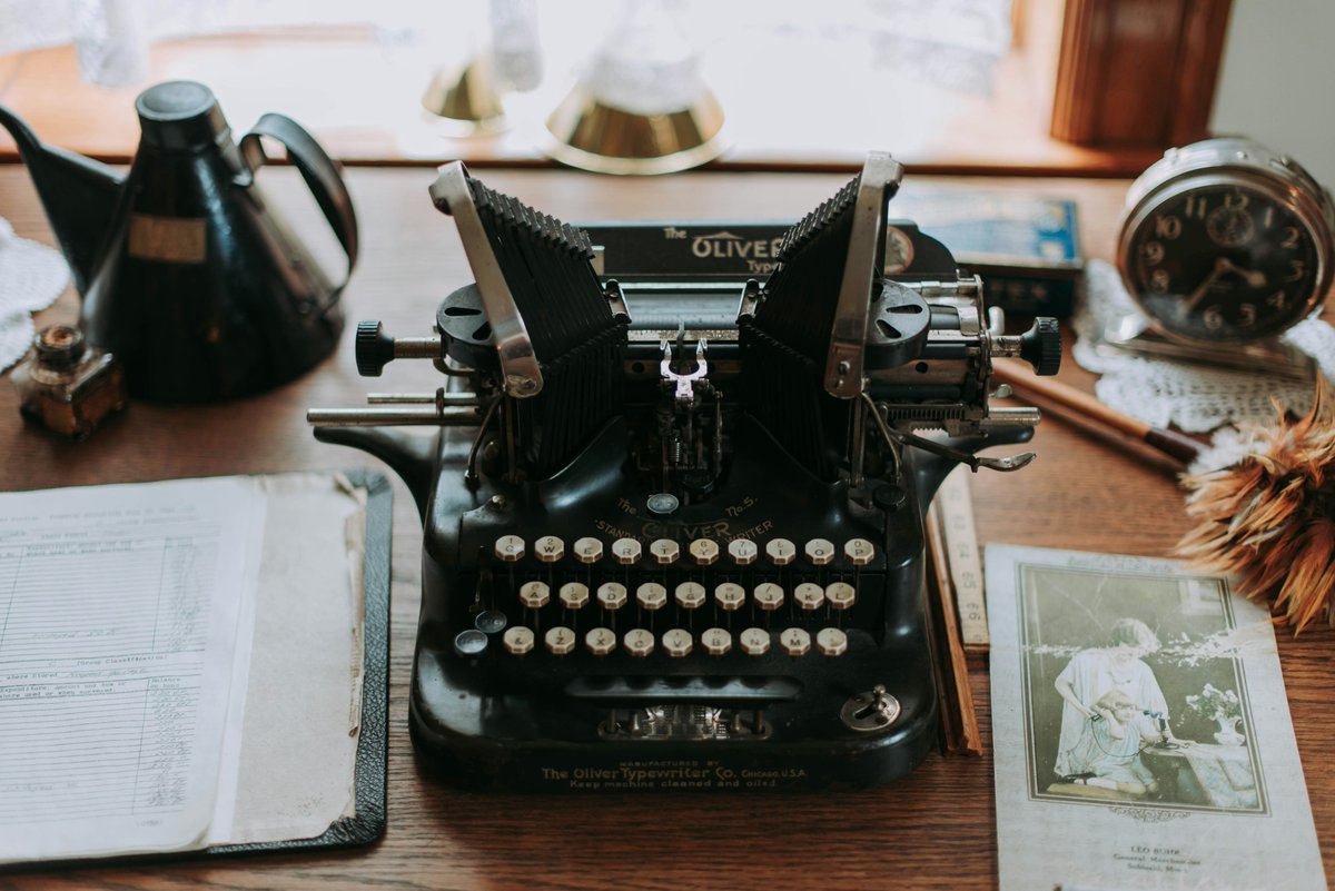ON THE SITE TODAY: 'A Writer's Desk: A Buyer's Guide,' new fiction from @CoreyFarrenkopf. monkeybicycle.net/a-writers-desk…