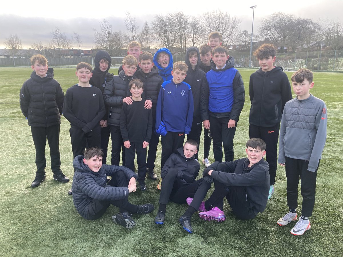 🏫SCHOOL OF FOOTBALL ⚽️ Shoutout to these characters at our School of Football programme @Beath_HS The group have been in since September and have improved on their teamwork throughout each session. The guys have created a positive environment for them all 👍 Keep it up 💪