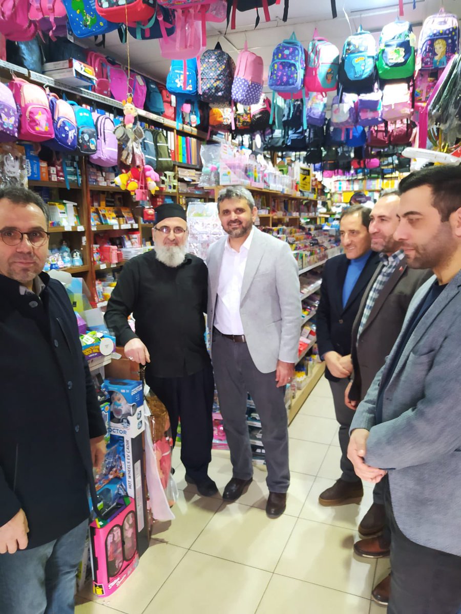 Esenyalı Mahallemizdeki esnafımızı ziyaret ettik.  Çarşının, ticaretin nabzını tuttuk. 
Esnafımızın taleplerini, beklentilerini dinledik. #Yenidenİstanbul hedefi için her gün daha çok çalışıyoruz.
