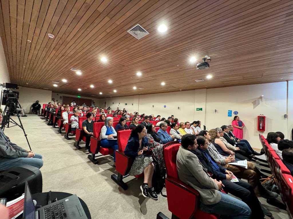 El cancer es la principal causa de muerte en la región de #Coquimbo. Hoy junto a Organizaciones sociales nos reunimos en un conversatorio con Ministra <a href="/ministeriosalud/">Ministerio de Salud</a> para prevenir, visibilizar y trabajar juntos por mas atención de salud oncológica para la región.