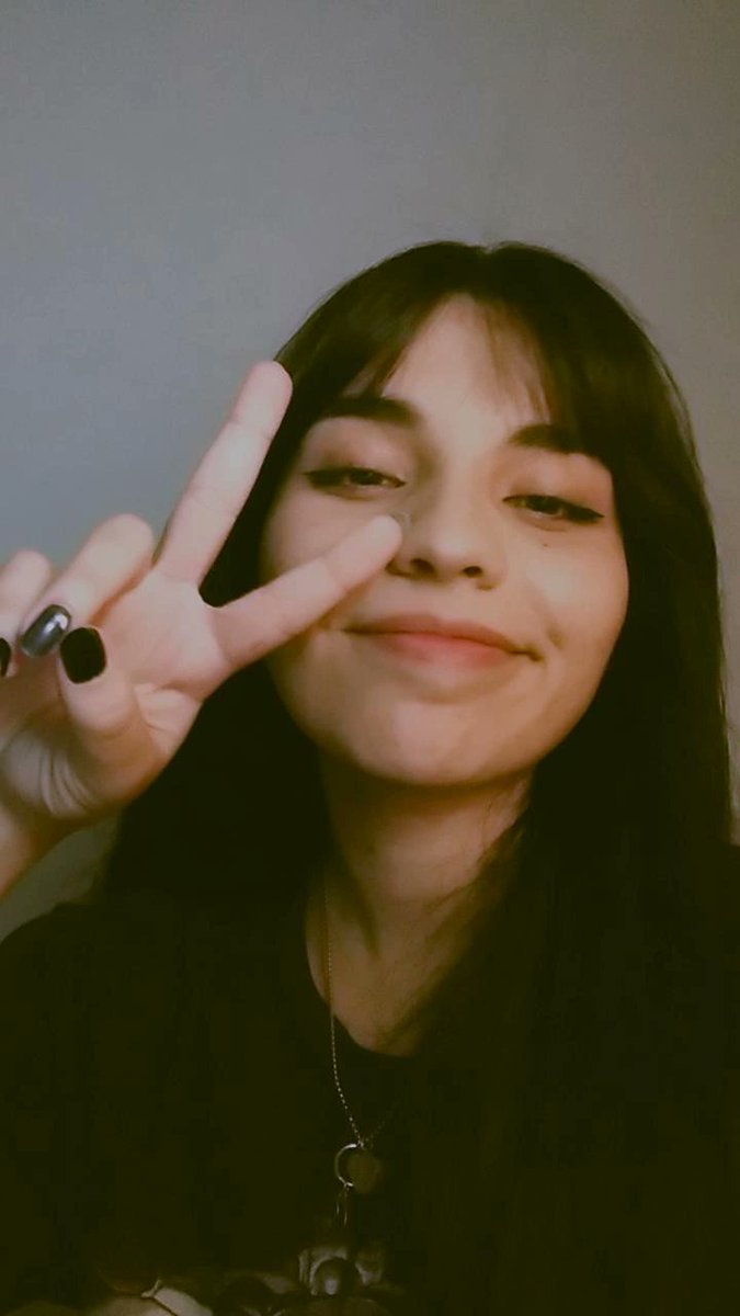 Prikrams's tweet photo. Si fuera famosa. Que foto se pondrían de icon?

Reciclo porque no me saco muchas fotos jajan't https://t.co/qcUnFfychC