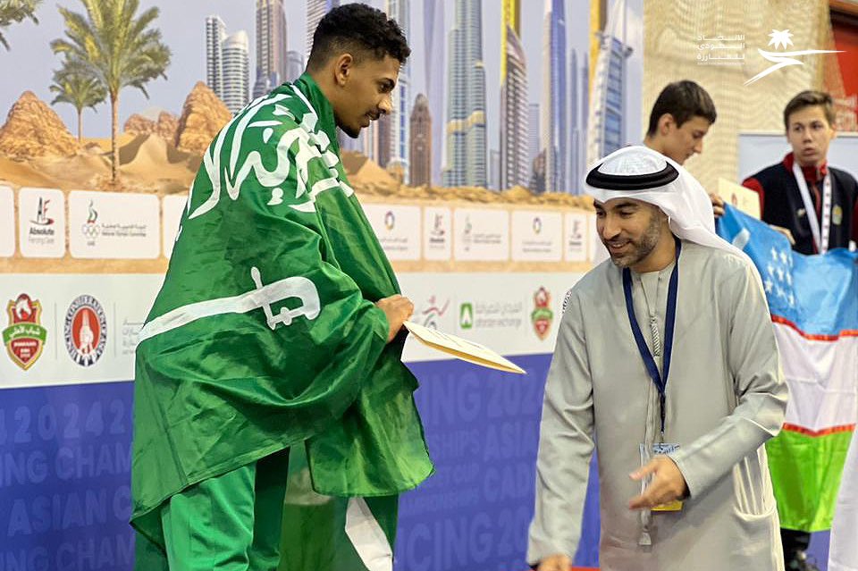 FencingKsa's tweet photo. 🥈 هزازي يتوج بالميدالية الفضية 🥈

البطـل عـاداته و عـوايـده 😍

أحمـد هـزازي يتـوج بالميداليـة الفضيـة 🥈لكـأس آسـيا تحـت ١٧ عام و المقامة في مدينة دبـي 🇦🇪 بعـد ماراثـون بطولي و سلسـلة انتصـارات توجـها بالمـركز الثـاني 

🤩 ألـف مبـرووووك يا بـطل 🤩 https://t.co/oyu4RLMkrC