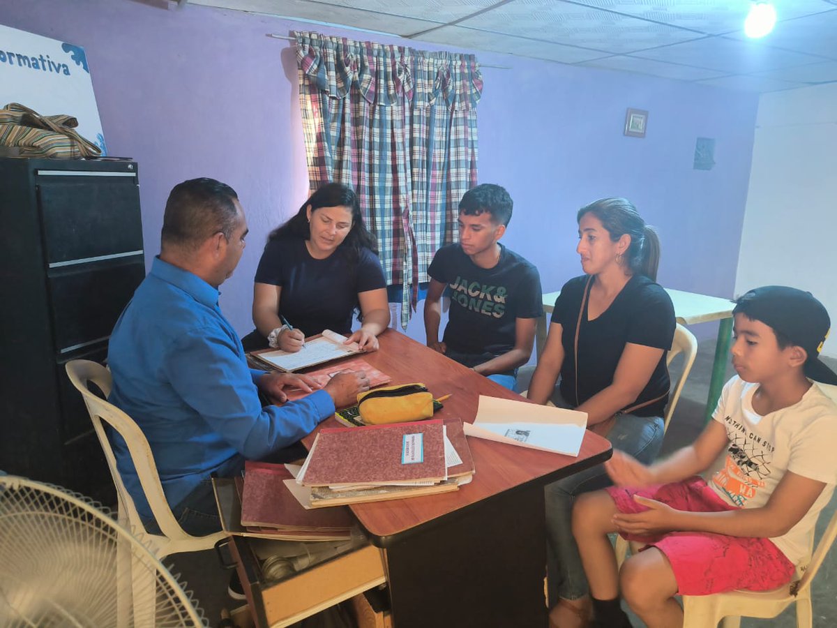 drizulia's tweet photo. #19Ener | La intendencia de la parroquia El Mene del municipio Santa Rita, continúa atendiendo a los vecinos de la comunidad con denuncias de extravio de documentos.
Desde #DriZulia trabajamos por un Zulia próspero de la.mano de nuestro gobernador @manuelrosalesg. https://t.co/IMmBmoJvCd