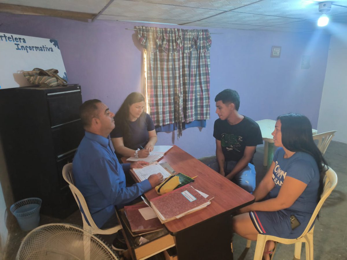 drizulia's tweet photo. #19Ener | La intendencia de la parroquia El Mene del municipio Santa Rita, continúa atendiendo a los vecinos de la comunidad con denuncias de extravio de documentos.
Desde #DriZulia trabajamos por un Zulia próspero de la.mano de nuestro gobernador @manuelrosalesg. https://t.co/IMmBmoJvCd