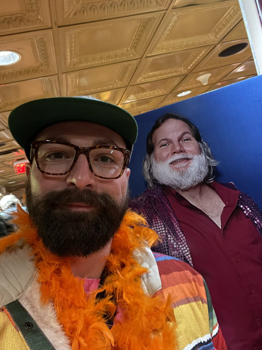 cstyles206's tweet photo. take me back to #fezcon! one year ago today! @JaimsVanDerBeek @BenningtonShow ❤️🧡💛💚💙🩵💜 https://t.co/xLYoJq80gd