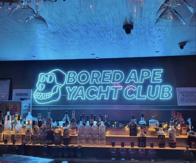 17ikoola's tweet photo. With all this talk of a physical clubhouse, I think of how it can be a benefit to holders but also something that is at least revenue-neutral for Yuga to run.

A place where you could bullshit with each other at the bar, grab a conference room to talk about a business or AIP, an arcade to play the latest games, or stock up on the latest Made by Apes products. 

Granted you had access to an IRL clubhouse in your city, would you be willing to pay an annual membership fee of $2-3k. No brainer right?