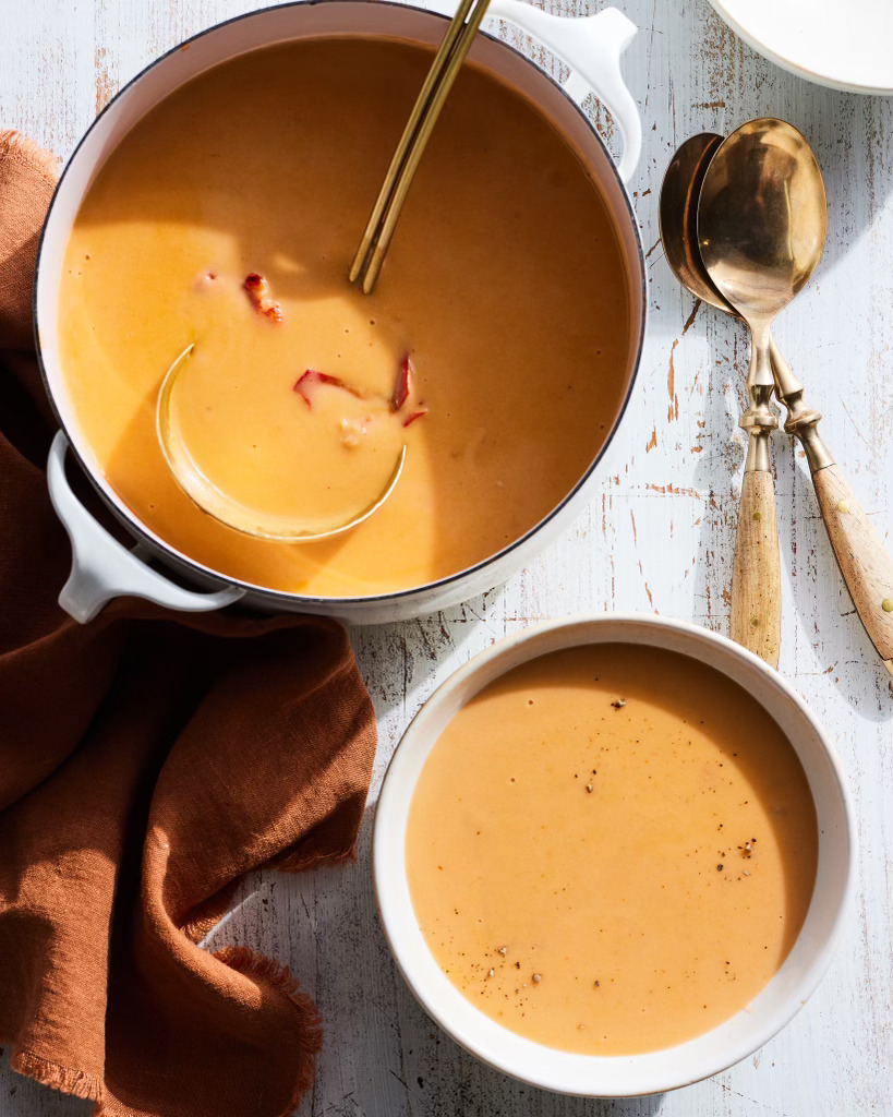A cozy night in with Netflix and creamy lobster bisque- Sign us up😍