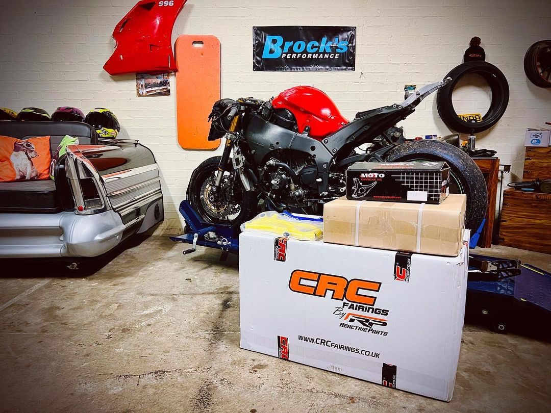 ReactiveParts's tweet image. Loading...😍 here's @revracer91 #ZX10 waiting for the magic to happen. Another track bike ready to be built up with our kit
Roll on the season!

#kawasaki #trackbike #superbike #racing #motorcycle #motorbike